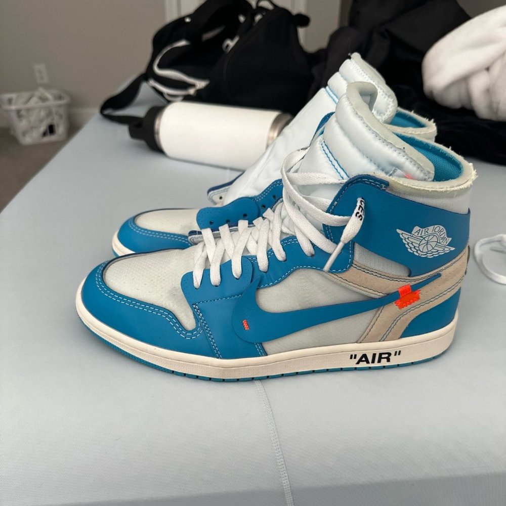 Off-White x Air Jordan 1 Retro High OG 'UNC
